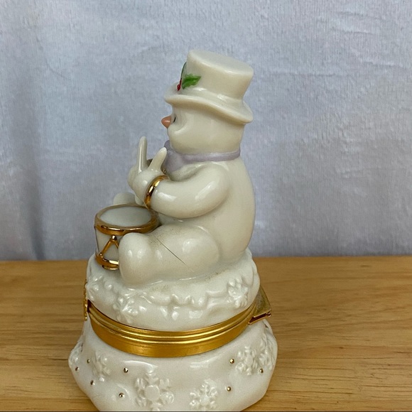 Vintage Lenox Treasures Heralding the Season Box Porcelain Hinged Trinket box - Picture 2 of 8